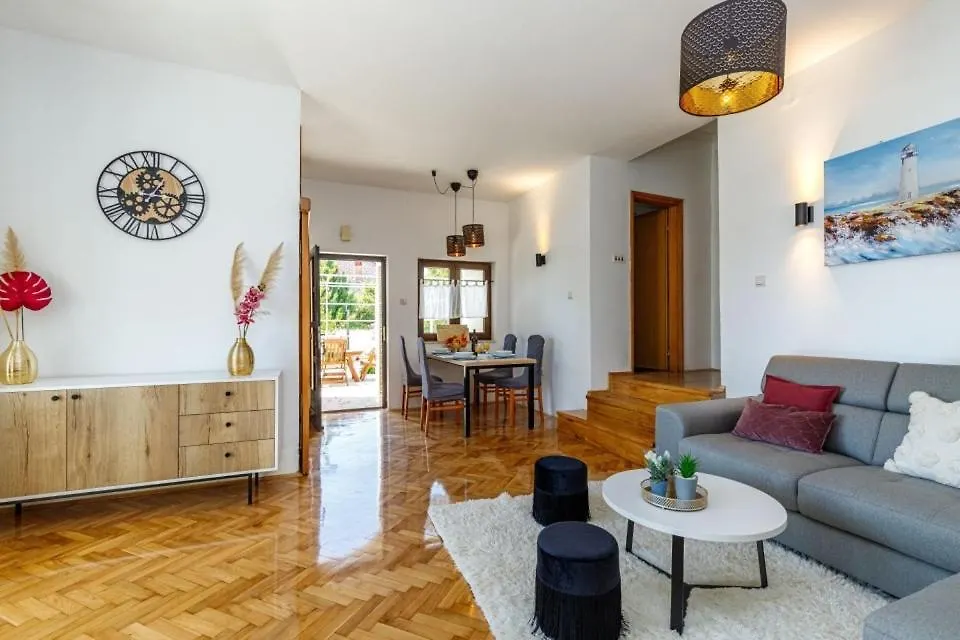 Apartment Tea With Private Pool Krk Town