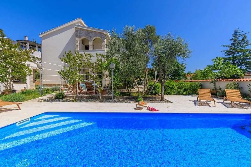 Apartment Tea With Private Pool Krk Town